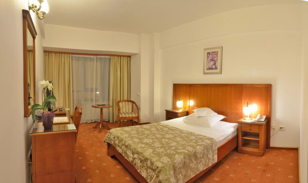 Hotel Emma West Craiova Exterior foto