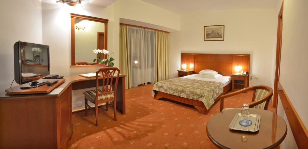 Hotel Emma West Craiova Exterior foto