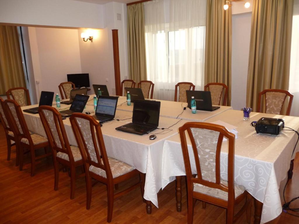 Hotel Emma West Craiova Exterior foto