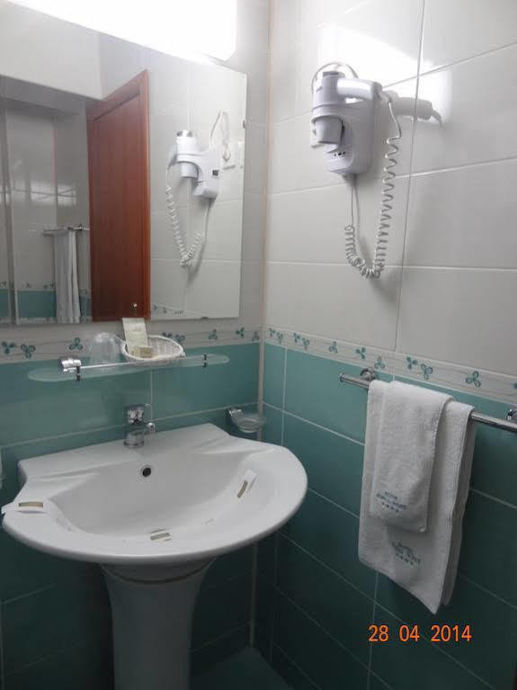 Hotel Emma West Craiova Exterior foto
