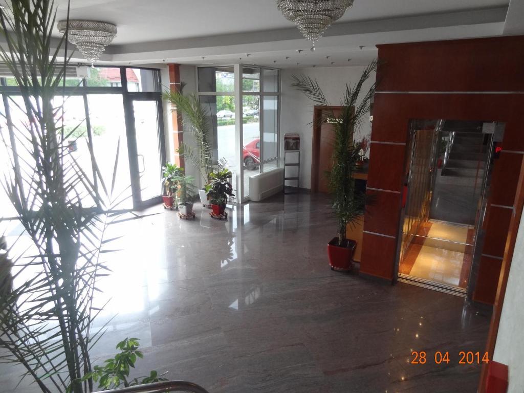 Hotel Emma West Craiova Exterior foto